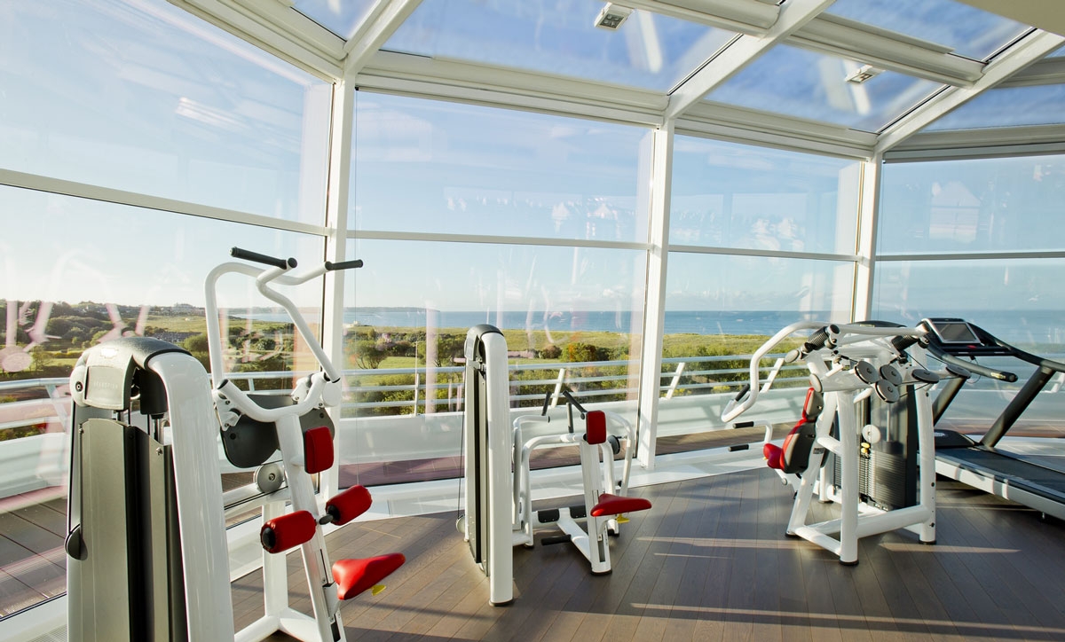 Salle de sport face à l'océan de Bretagne