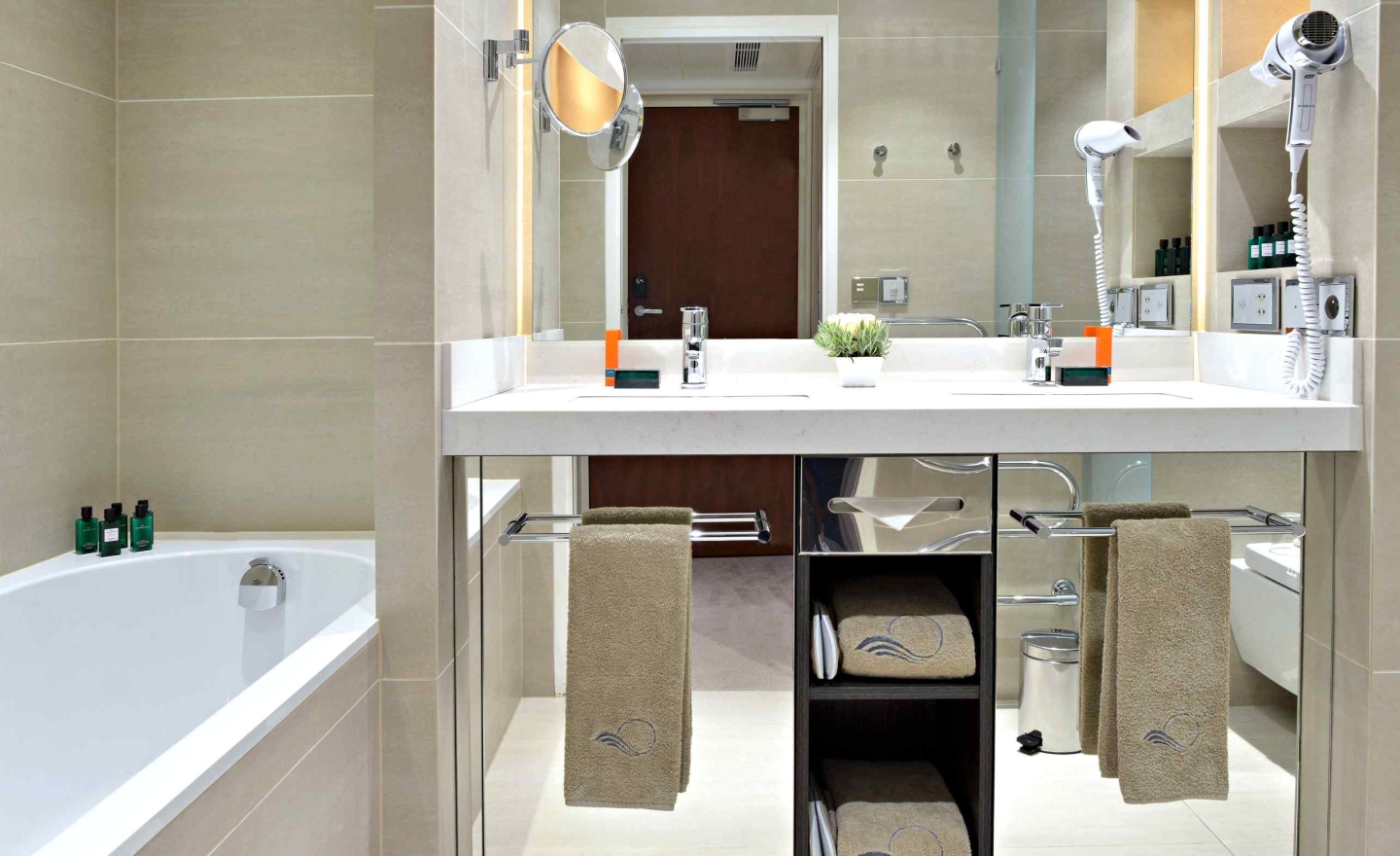 Chambre escale vue salle de bain