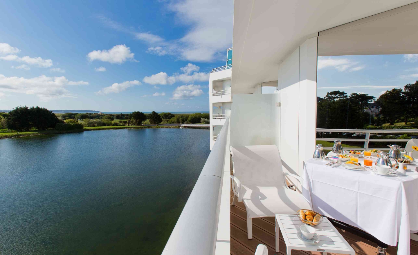 Chambre terre et mer vue terrasse avec petit déjeuner
