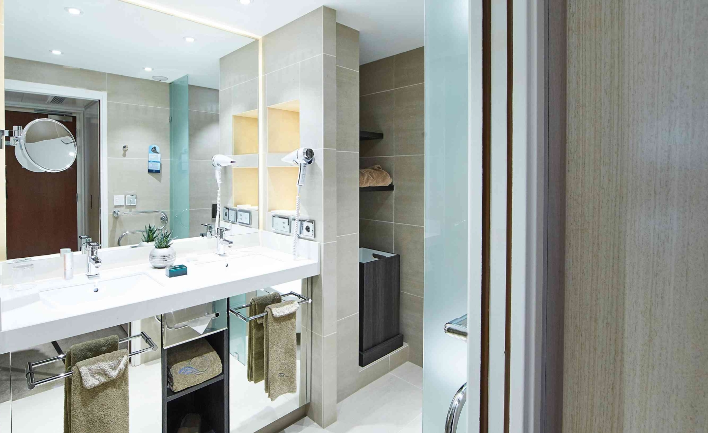 Chambre terre et mer vue salle de bain