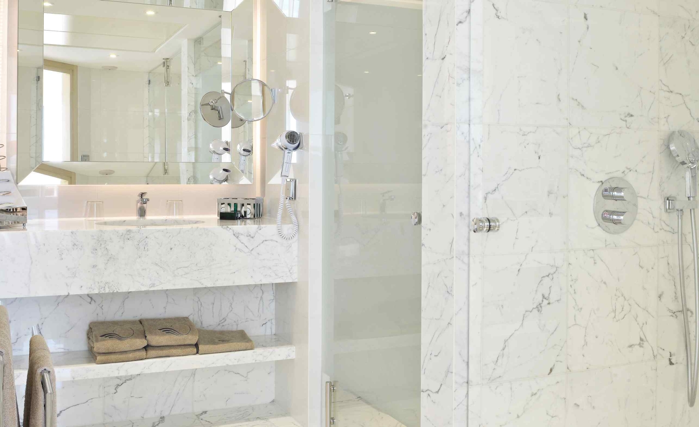 Suite grand large vue salle de bain