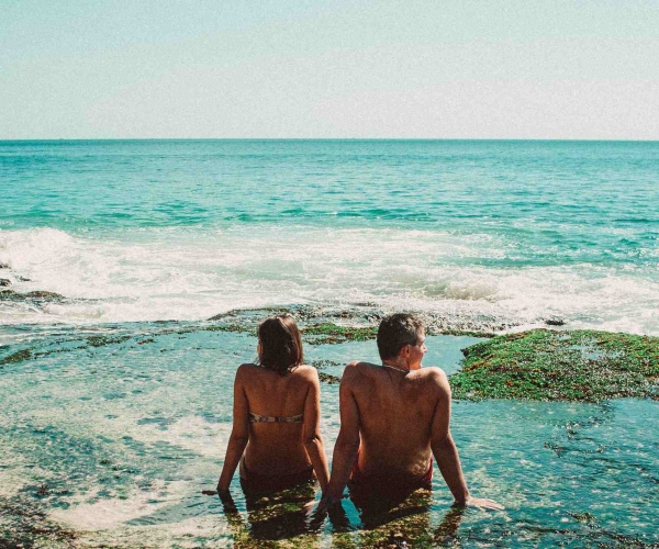 couple dans une piscine week-end Thalasso et spa Miramar La Cigale