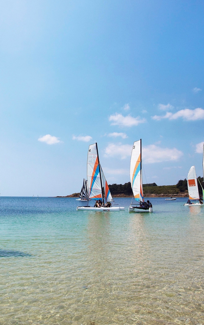 Cours de catamaran sur la plage du Fogeo